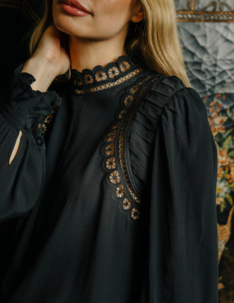Fiona black top