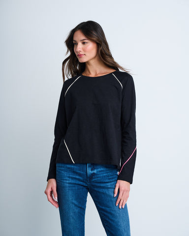 Black pipping hot tee