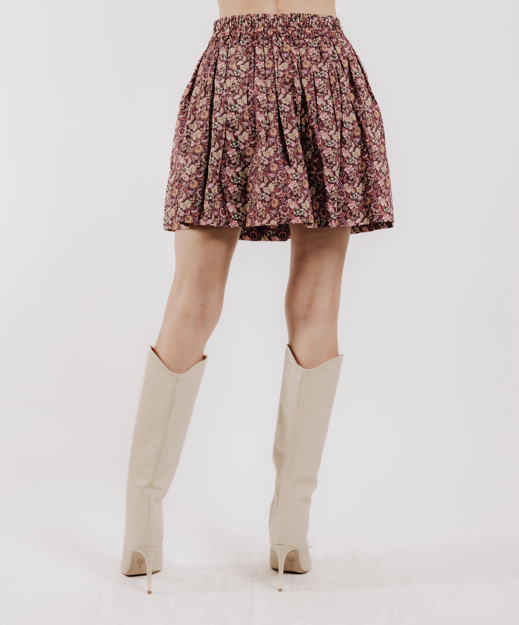 Pippa's floral mini skirt